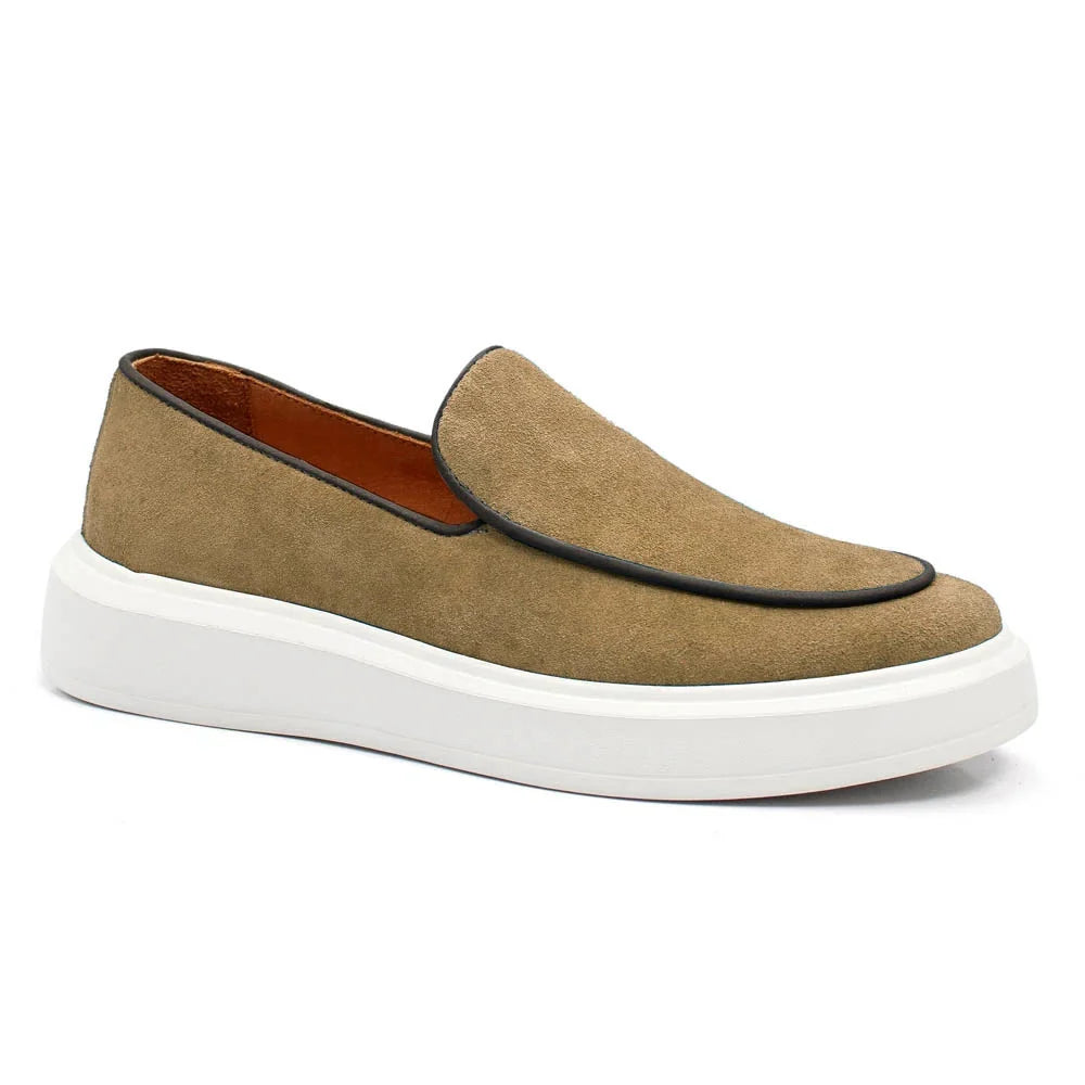Mocassim Loafer em Couro Camurça – Sofisticação e Conforto para Todas as Ocasiões