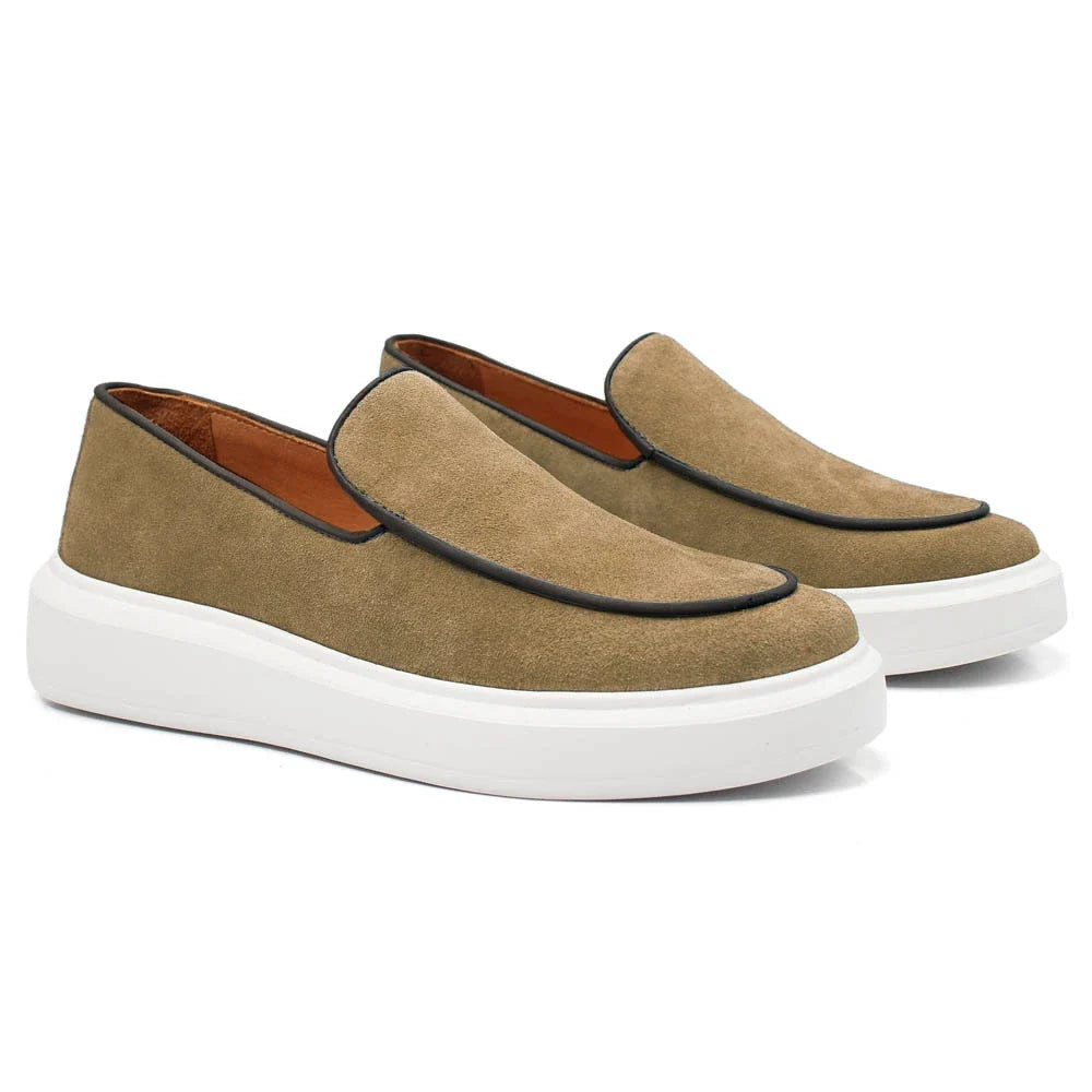 Mocassim Loafer em Couro Camurça – Sofisticação e Conforto para Todas as Ocasiões